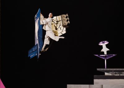 money idols - Collage aus Serie "Perspektiven runden Winkel" von Dima Dobrovolskij